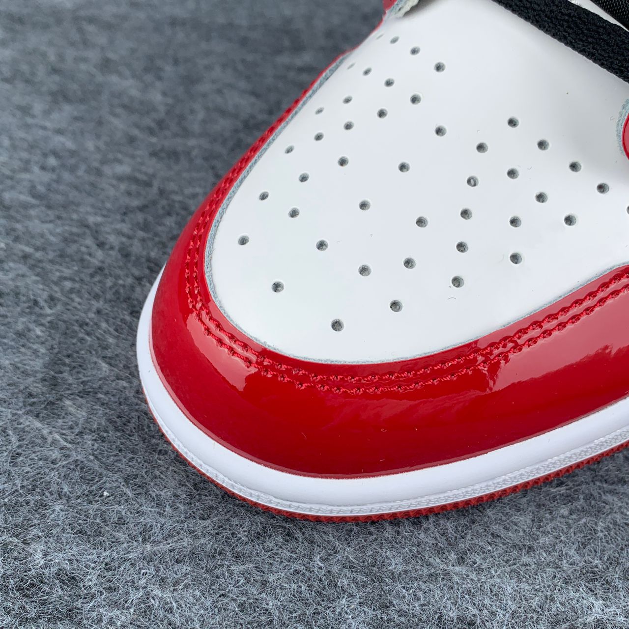 Air Jordan 1 Retro High OG 'Fearless'