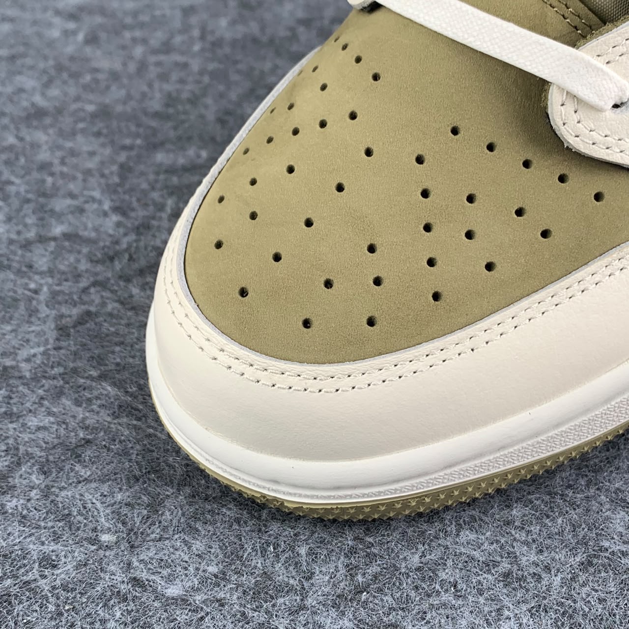 Travis Scott x Air Jordan 1 Low 'Golf' (B-Grade Version)