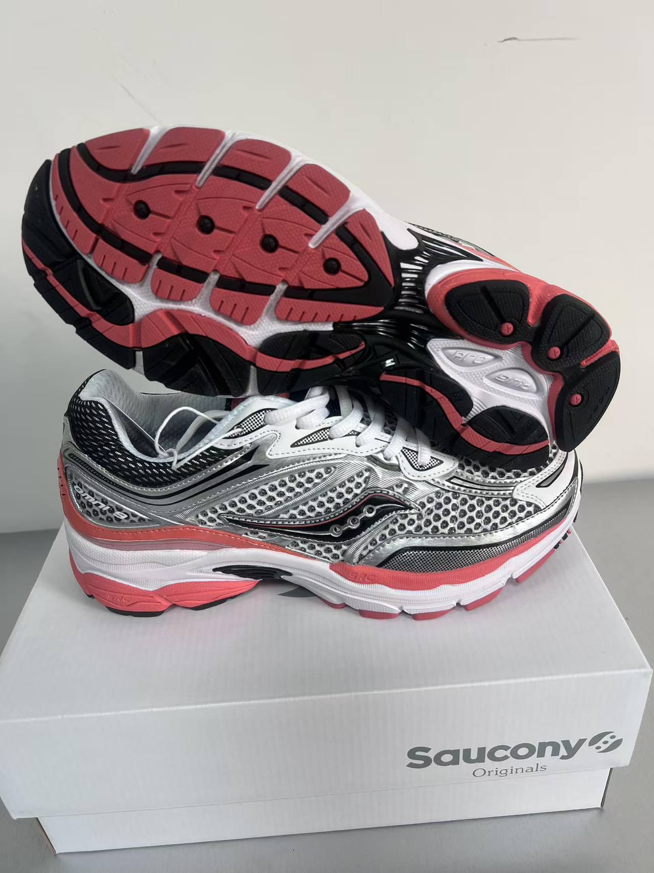 Cross border foreign trade wholesale Saucony PROGRIDOMNI full engine 9 running shoes shock-absorbing men's shoes low cut (1)