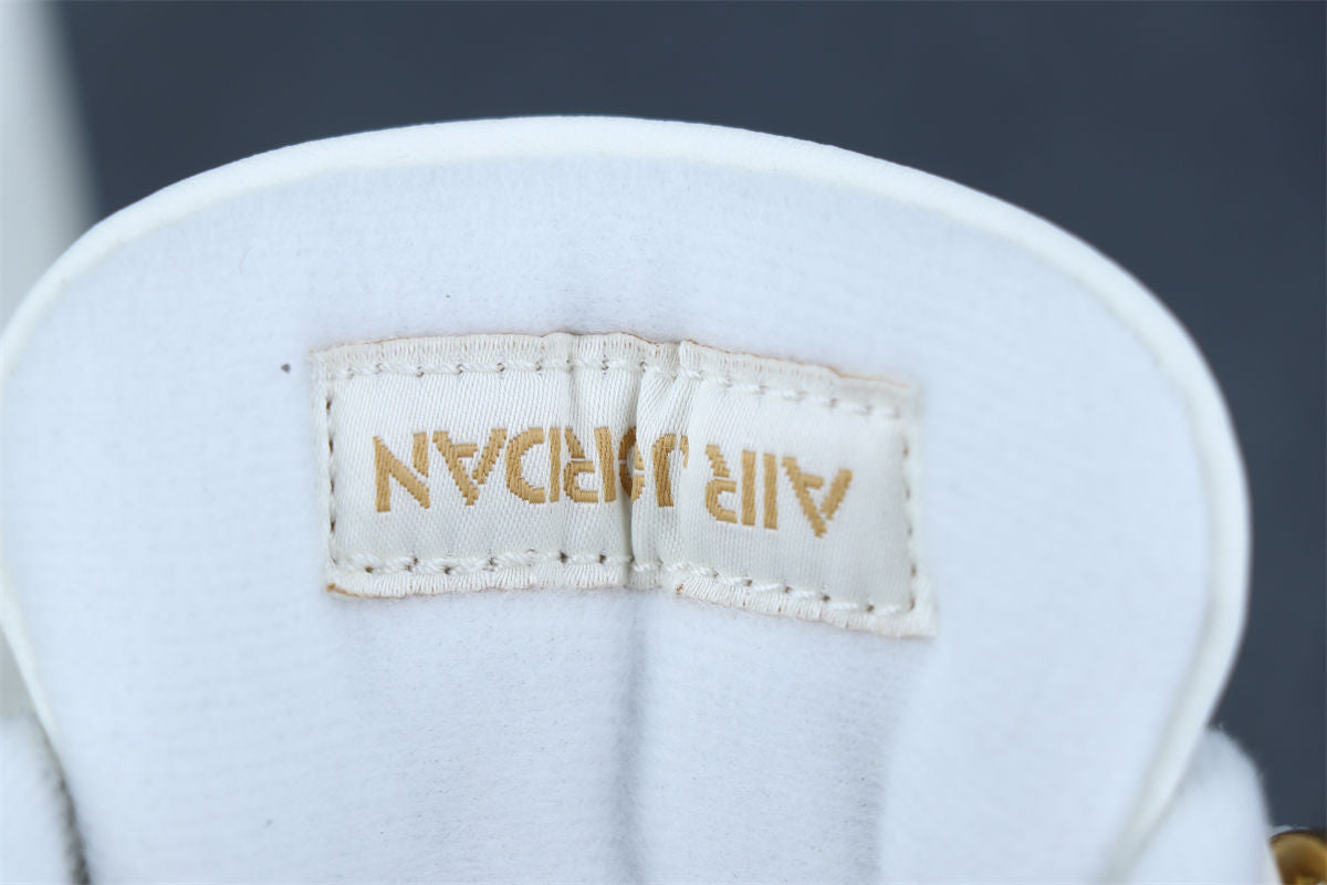 Wmns Air Jordan 4 Retro 'Metallic Gold'